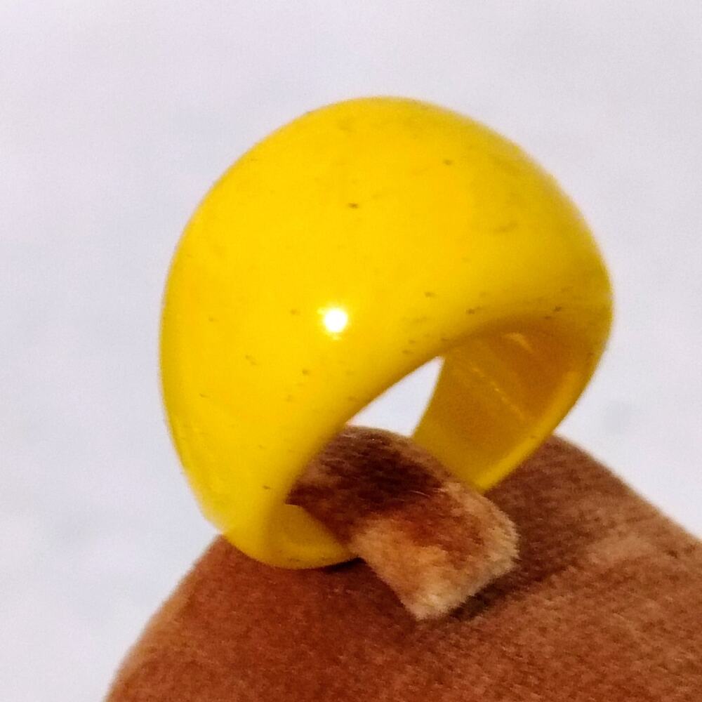 Vintage Acrylic Ring Band Chunky Yellow Size 7 Groovy 70s Retro Stackable